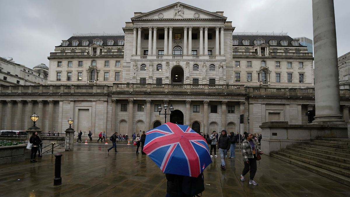 "A tough road lies ahead": Great Britain has a foot in recession